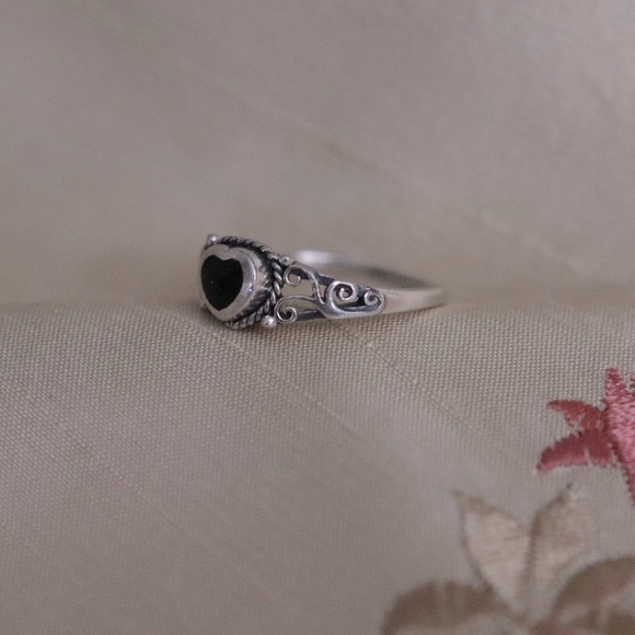 Sterling Silver Filigree with Black Heart Shaped Onyx Ring - Size 6.75 - Picture 8 of 9